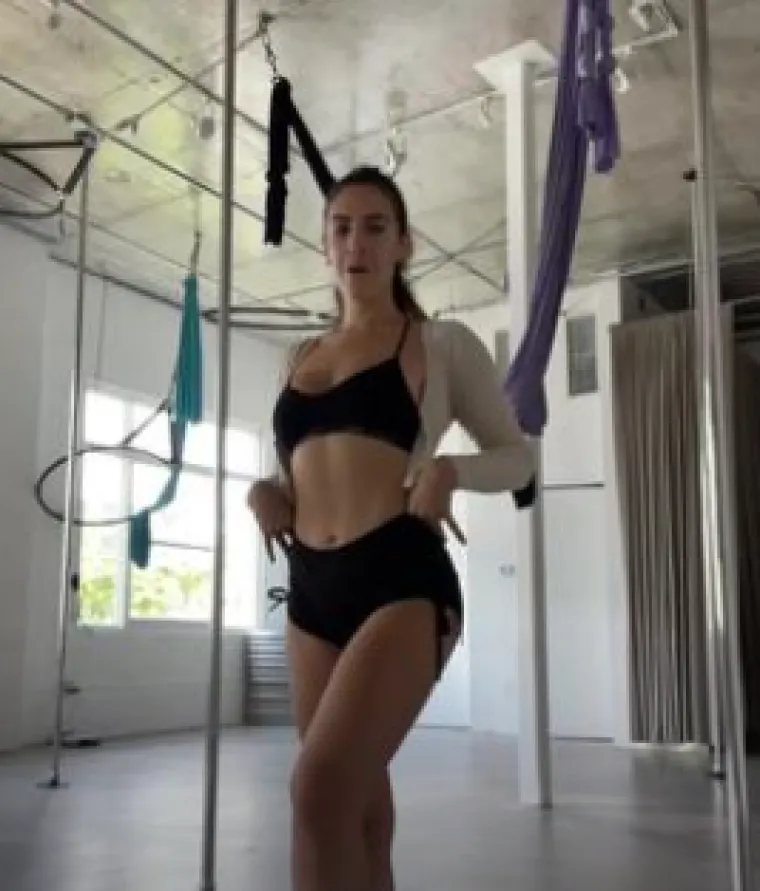 Za nju je ovo iznimno pozitivno iskustvo i toplo ga preporučuje drugima. 'Mislim da bi vi&scaron;e vas trebalo probati celibat. Ne morate cijelu godinu, ali je lijepo poku&scaron;ati se ograničiti', rekla je dodajući kako joj je celibat omogućio da se bavi drugim interesima osim izlazaka i da se za promjenu usredotočila na sebe.