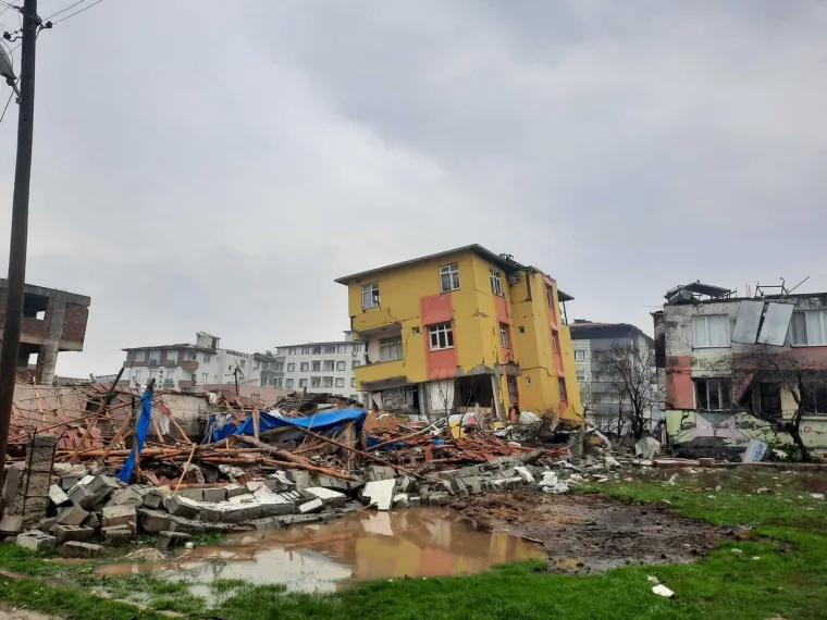 Tuga u Turskoj: Gradovi u ru&scaron;evinama, ljudi iskapaju svoje bližnje, svijet &scaron;alje pomoć