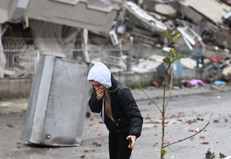 Tuga u Turskoj: Gradovi u ru&scaron;evinama, ljudi iskapaju svoje bližnje, svijet &scaron;alje pomoć
