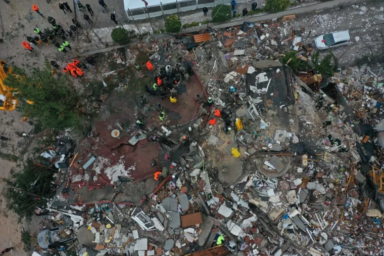 Tuga u Turskoj: Gradovi u ru&scaron;evinama, ljudi iskapaju svoje bližnje, svijet &scaron;alje pomoć