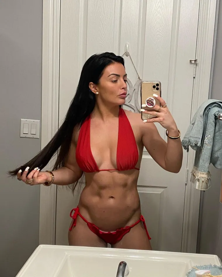 Otkrila je kako iza scene izgleda njezino seksi snimanje: 'Ni&scaron;ta ne ostavlja ma&scaron;ti dok pokazuje nevjerojatno tijelo'