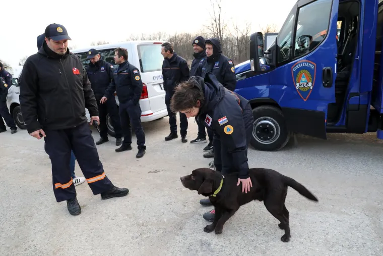 I Gizmo je krenuo na put u Tursku: U pomoć unesrećenima iz Hrvatske otišlo 10 pasa i 40 pripadnika civilne zaštite