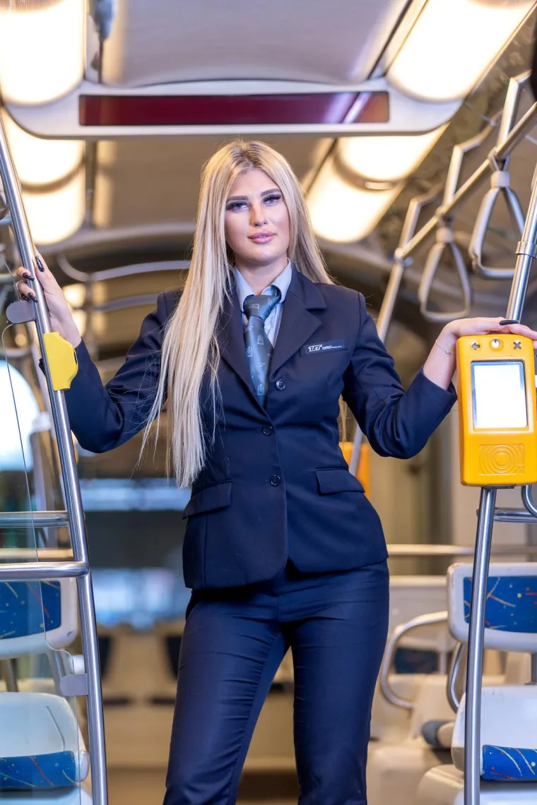 &quot;Teorijski dio je trajao šest mjeseci gdje sam morala polagati predmete prometne škole, a nakon toga je uslijedio praktični dio gdje sam četiri mjeseca učila upravljanje tramvajem&quot;, objasnila je.