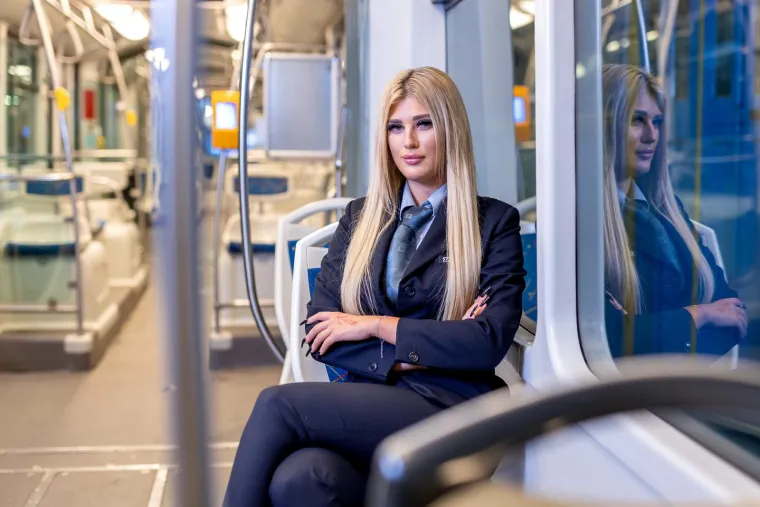 S obzirom na to da ljudi če&scaron;će vide mu&scaron;karce kao vozače tramvaja, Iva je rekla da ljudi pozitivno reagiraju kad je vide kao vozačicu. 