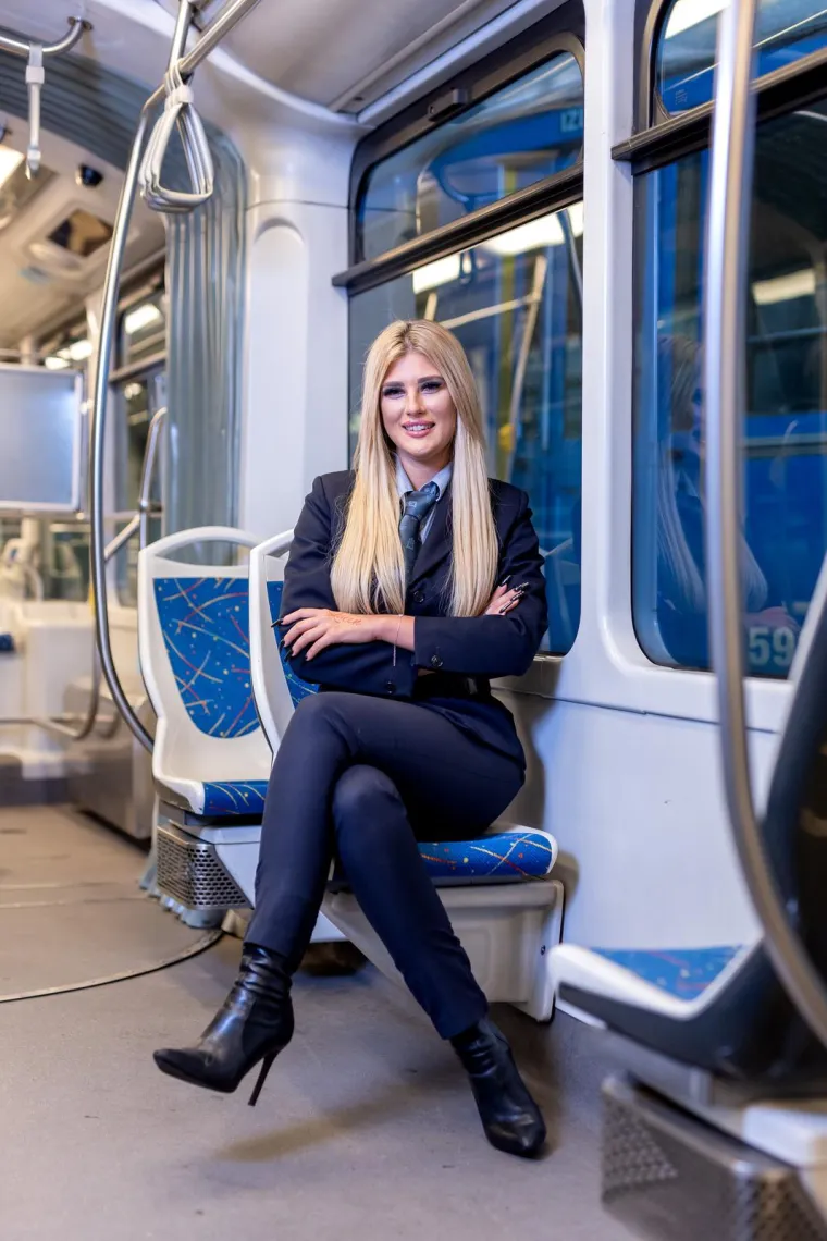 Ne staje priča o prelijepoj vozačici zagrebačkog tramvaja: Iva obožavatelje počastila novim mljac fotkama