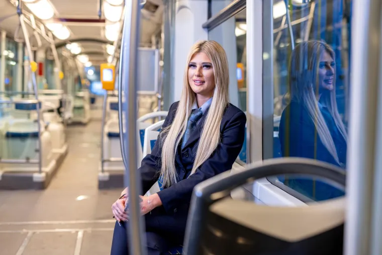 Ne staje priča o prelijepoj vozačici zagrebačkog tramvaja: Iva obožavatelje počastila novim mljac fotkama