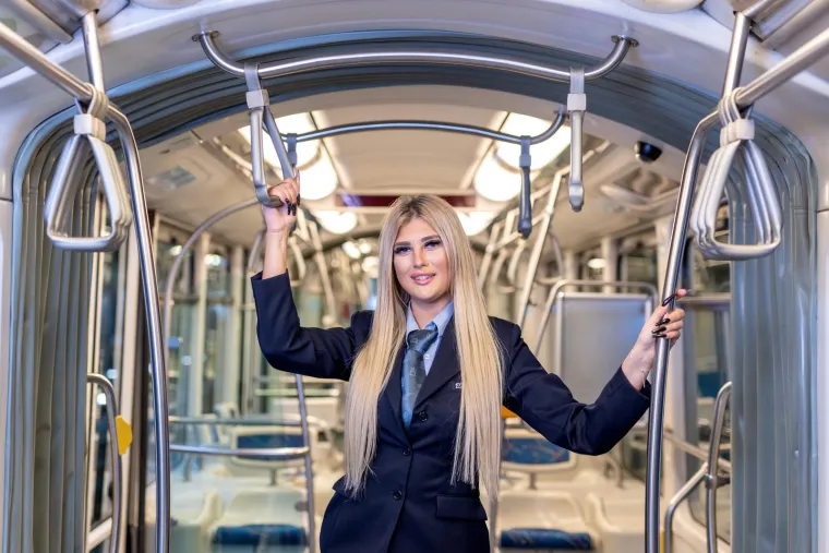 Ne staje priča o prelijepoj vozačici zagrebačkog tramvaja: Iva obožavatelje počastila novim mljac fotkama