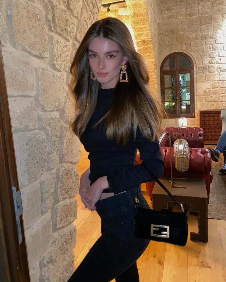 Naime, dobitnik Oscara, kojega prati reputacija da nikada nema djevojku stariju od 25 godina, nedavno je bio u vezi s Victoriom Lamas. Nevolje u raju su nastale nedavno kada su ih fotografi snimili kako odvojeno napuštaju klub poslije druženja, ali su ušli u isto vozilo.
