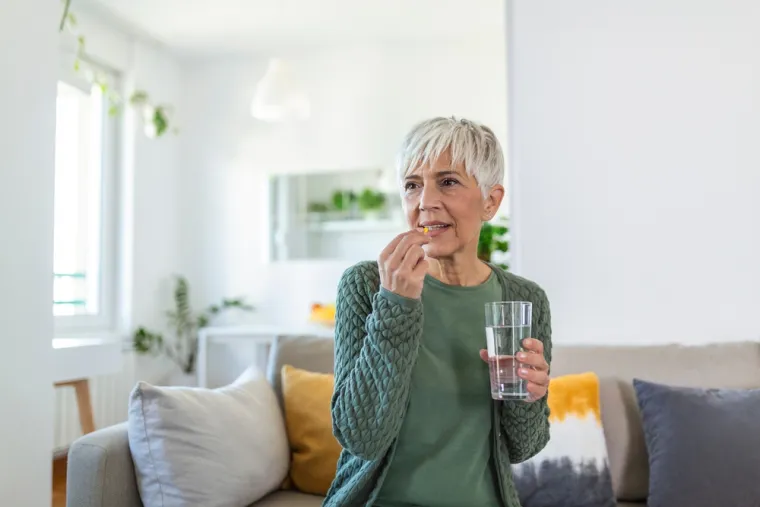 4. Dugoročna upotreba lijekova ili hormona koji utječu na kosti (na primjer, tablete za snižavanje estrogena koje mnoge žene uzimaju nakon karcinoma dojke)