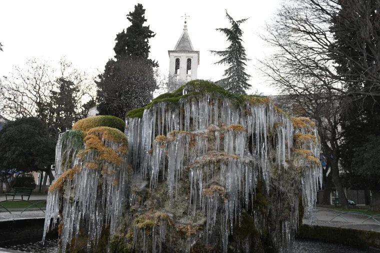 Zaledilo se more u Zablaću, smrznule se i fontane u &Scaron;ibeniku!
