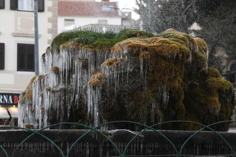 Zaledilo se more u Zablaću, smrznule se i fontane u &Scaron;ibeniku!