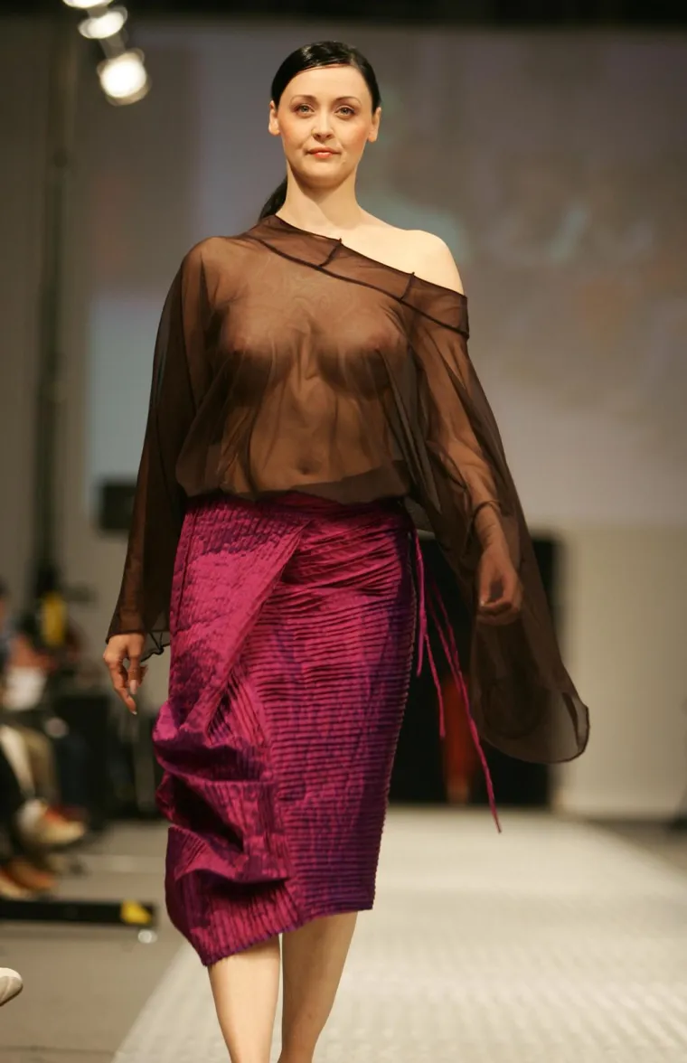 Bila je to opasno hot revija: Gole grudi, hod u donjem rublju i pad Aleksandre Grdić