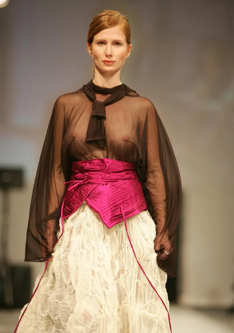 Bila je to opasno hot revija: Gole grudi, hod u donjem rublju i pad Aleksandre Grdić