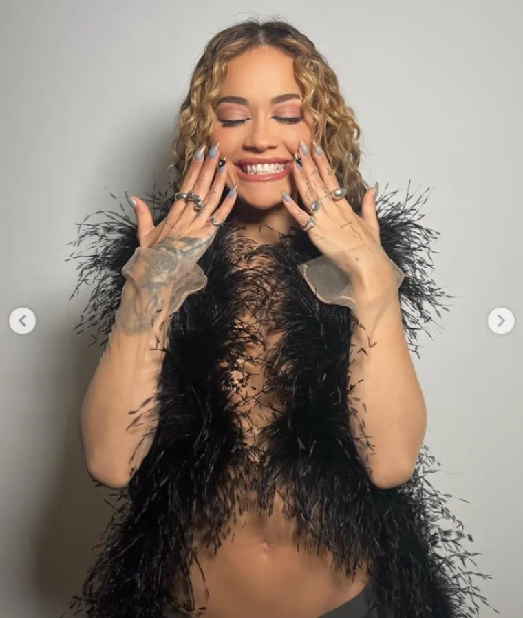 Rita Ora pojavila se na događaju samo u gaćicama, ova izazovna kreacija nije gotovo ništa sakrila