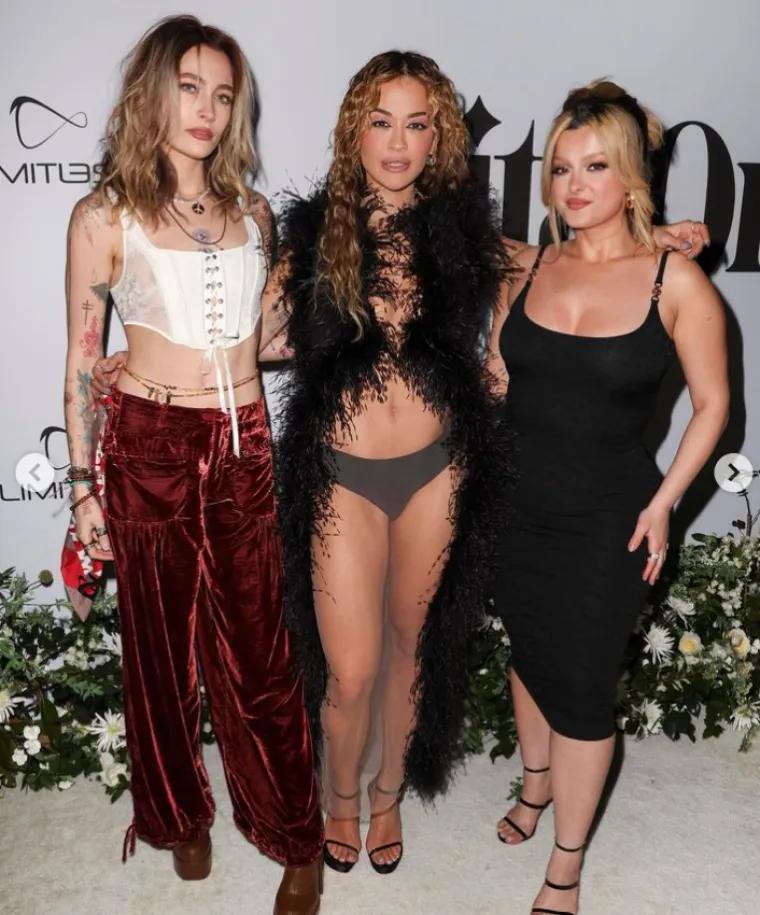 Rita Ora pojavila se na događaju samo u gaćicama, ova izazovna kreacija nije gotovo ništa sakrila