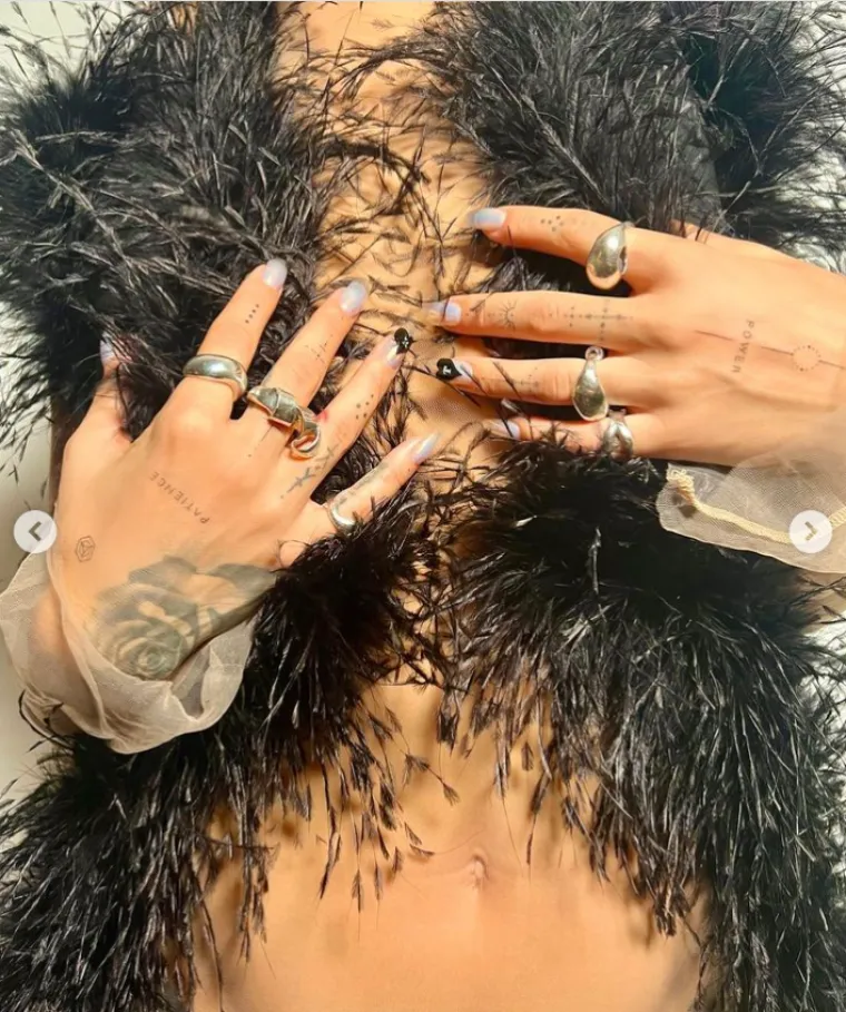 Rita Ora pojavila se na događaju samo u gaćicama, ova izazovna kreacija nije gotovo ništa sakrila