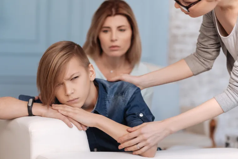 Simptomi depresije kod djece uključuju: 1. mrzovolju ili ljutnju