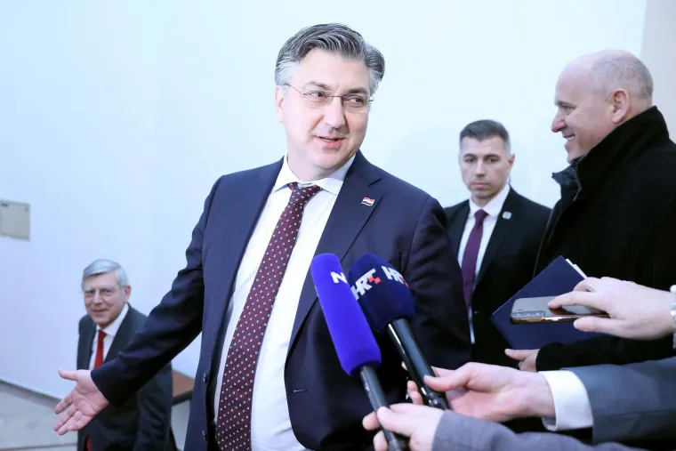 Kada ste zadnji put vidjeli premijera Plenkovića ovako sretnog? Nema fotke na kojoj nije nasmijan od uha do uha