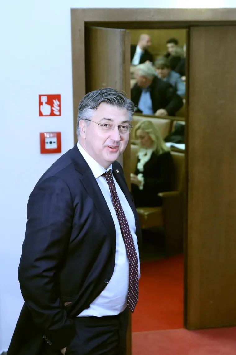 Kada ste zadnji put vidjeli premijera Plenkovića ovako sretnog? Nema fotke na kojoj nije nasmijan od uha do uha