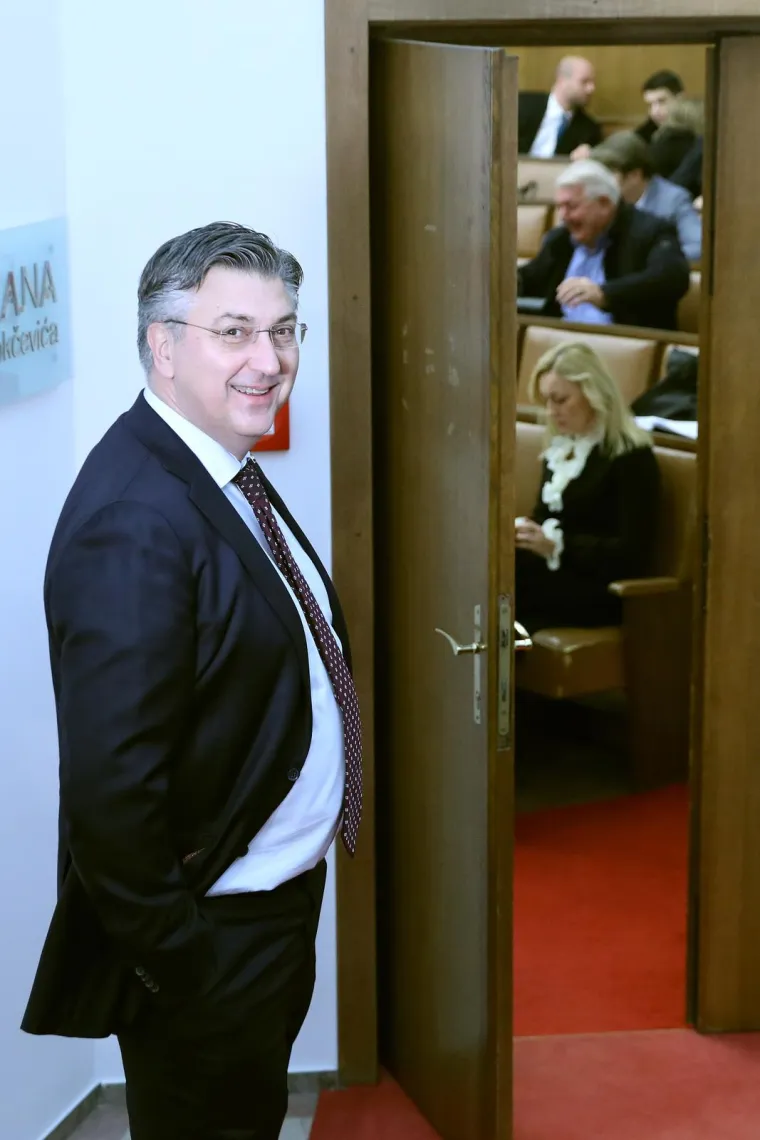 Kada ste zadnji put vidjeli premijera Plenkovića ovako sretnog? Nema fotke na kojoj nije nasmijan od uha do uha