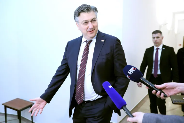 Kada ste zadnji put vidjeli premijera Plenkovića ovako sretnog? Nema fotke na kojoj nije nasmijan od uha do uha