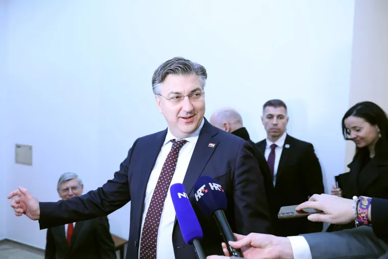 Kada ste zadnji put vidjeli premijera Plenkovića ovako sretnog? Nema fotke na kojoj nije nasmijan od uha do uha