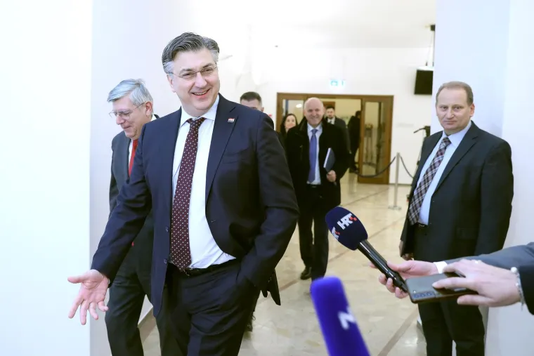 Kada ste zadnji put vidjeli premijera Plenkovića ovako sretnog? Nema fotke na kojoj nije nasmijan od uha do uha