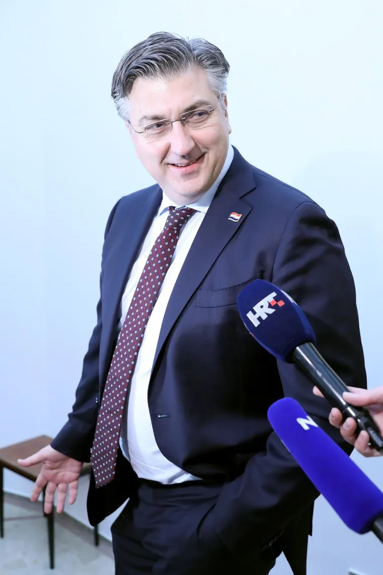 Kada ste zadnji put vidjeli premijera Plenkovića ovako sretnog? Nema fotke na kojoj nije nasmijan od uha do uha