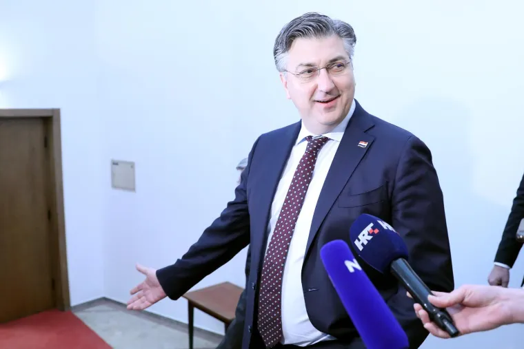 Kada ste zadnji put vidjeli premijera Plenkovića ovako sretnog? Nema fotke na kojoj nije nasmijan od uha do uha