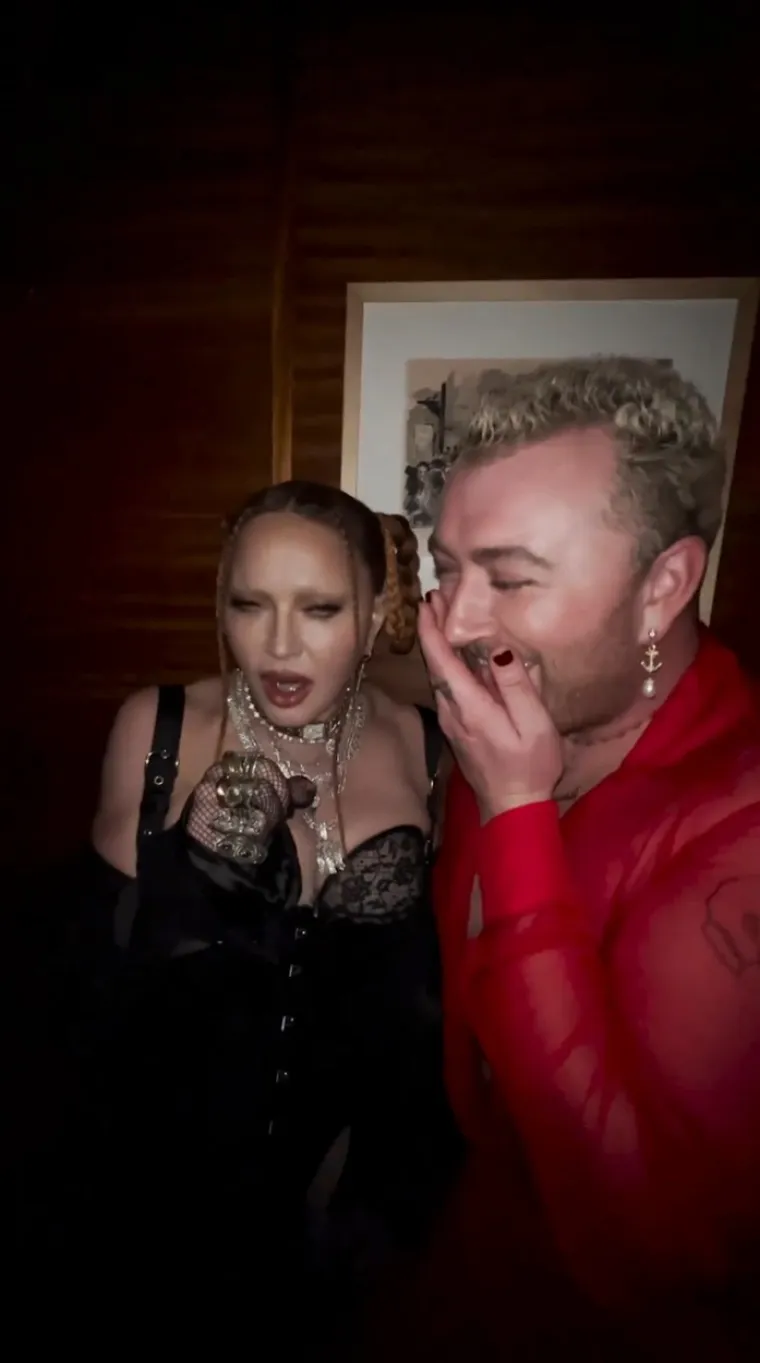 "Nikada se nisam ispričala ni za jedan kreativni izbor koji sam napravila niti za način na koji izgledam ili se odijevam, a neću ni početi. Mediji su me degradirali od početka moje karijere, ali shvaćam da je sve ovo test i sretna sam &scaron;to ću utrti put kako bi svim ženama iza mene bilo lak&scaron;e u godinama koje dolaze. Riječima Beyonce &ndash; "Neće&scaron; mi slomiti du&scaron;u", dodala je ističući kako se raduje budućem subverzivnom pona&scaron;anju, promicanju granica, suprotstavljanju patrijarhatu, a najvi&scaron;e od svega &ndash; uživanju u svom životu.

