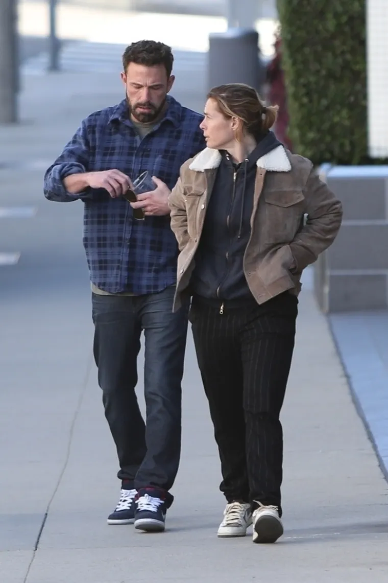 Ben Affleck nakon svađe s Jennifer Lopez uhvaćen s misterioznom ženom: Ni tamne naočale nisu mogle skriti njegov izraz lica