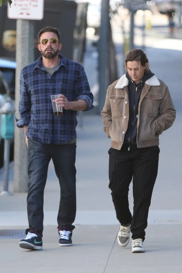 Ben Affleck nakon svađe s Jennifer Lopez uhvaćen s misterioznom ženom: Ni tamne naočale nisu mogle skriti njegov izraz lica