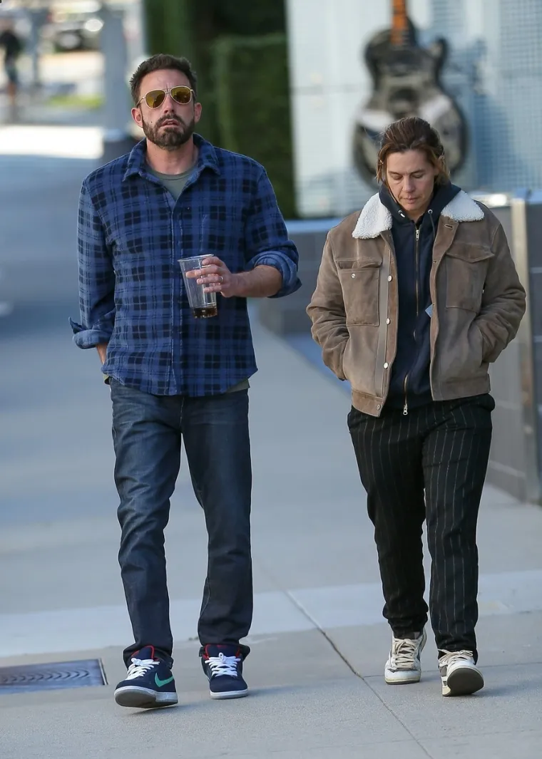 Ben Affleck nakon svađe s Jennifer Lopez uhvaćen s misterioznom ženom: Ni tamne naočale nisu mogle skriti njegov izraz lica