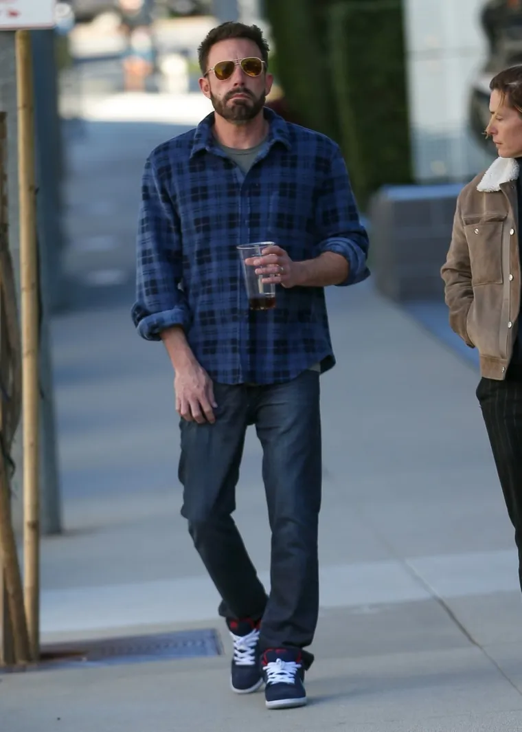 Ben Affleck nakon svađe s Jennifer Lopez uhvaćen s misterioznom ženom: Ni tamne naočale nisu mogle skriti njegov izraz lica