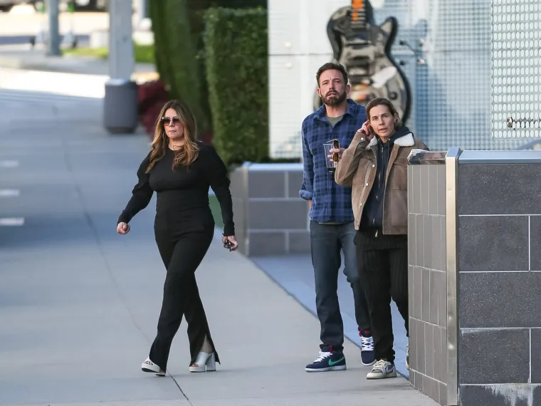 Ben Affleck nakon svađe s Jennifer Lopez uhvaćen s misterioznom ženom: Ni tamne naočale nisu mogle skriti njegov izraz lica