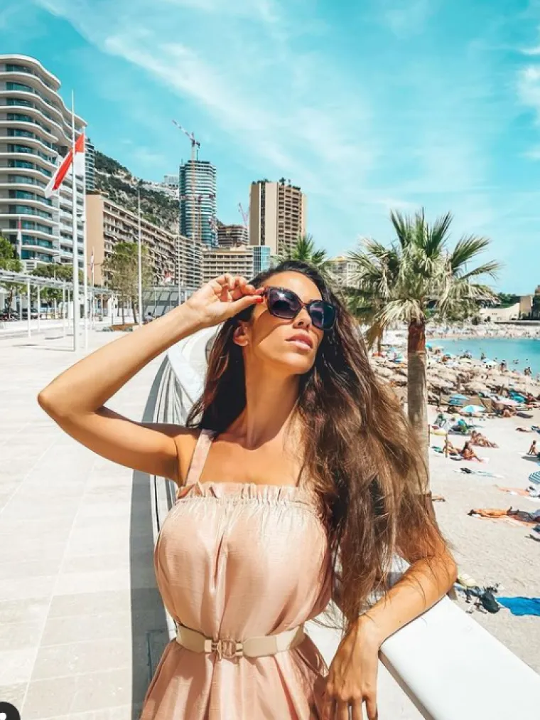 Slovenski premijer ljubi 20 godina mlađu manekenku koja je prije njega ljubila ministra, a zavodljivo se fotka i izvan radnog vremena