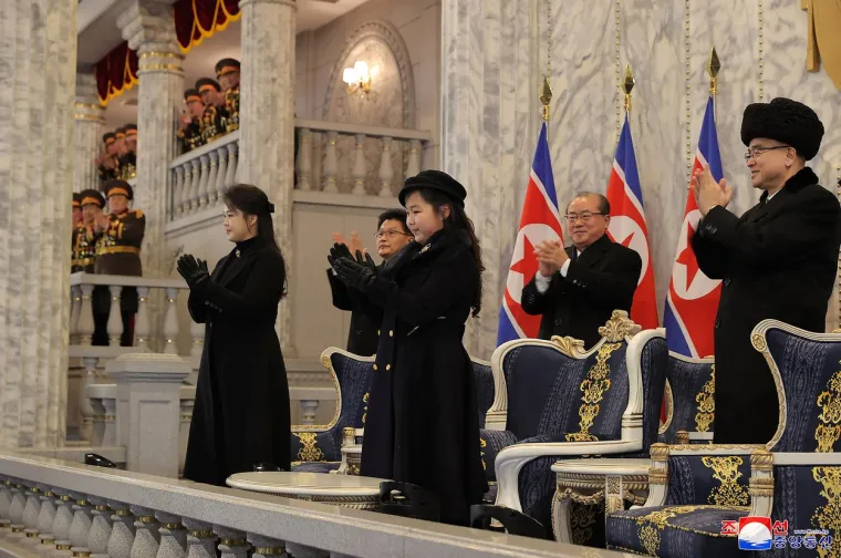 "Vi&scaron;e nema sumnje da je Kim Ju Ae imenovana za nasljednika Kima Jong-una i potrebno je obratiti pozornost na to kako će to utjecati na unutarnju i vanjsku politiku Sjeverne Koreje u srednjem i dugom razdoblju i kako će Sjevernokorejci prihvatiti nasljeđivanje četvrte generacije", rekao je Cheong.