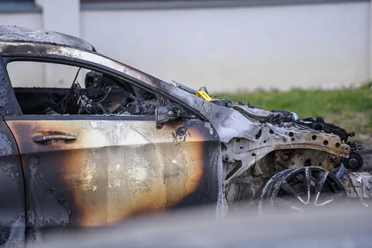 U požaru u Utrinama izgorjela tri auta, među njima i jedna od omiljenih marki brojnih Hrvata: Neće im biti lako gledati na &scaron;to liči ovaj ljepotan