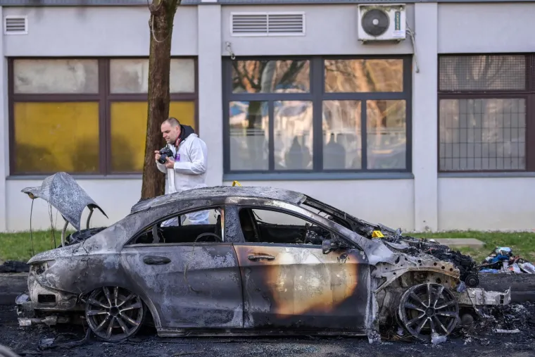 U požaru u Utrinama izgorjela tri auta, među njima i jedna od omiljenih marki brojnih Hrvata: Neće im biti lako gledati na &scaron;to liči ovaj ljepotan
