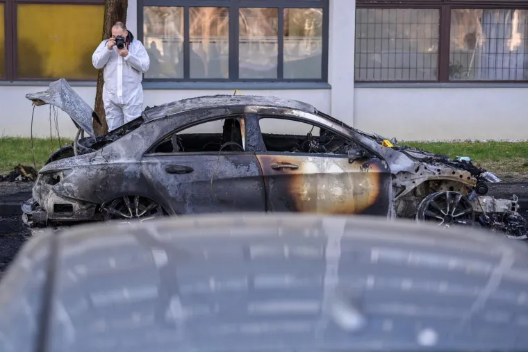 U požaru u Utrinama izgorjela tri auta, među njima i jedna od omiljenih marki brojnih Hrvata: Neće im biti lako gledati na &scaron;to liči ovaj ljepotan