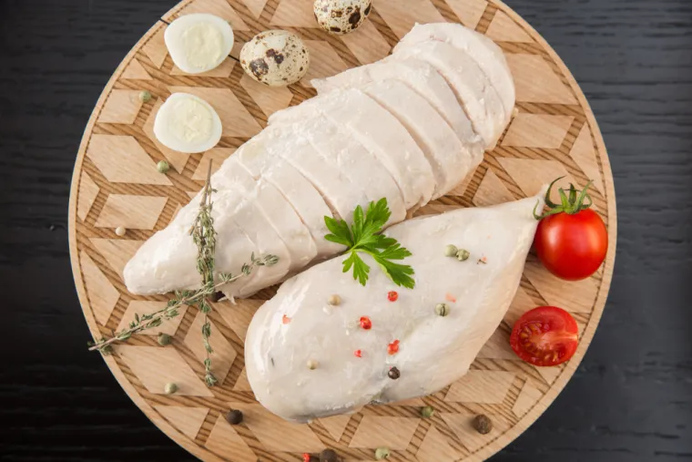 &Scaron;esti dan: Ručak: Kuhana pileća prsa (koliko god želite). Večera: Dva kuhana jajeta i &scaron;alica soka od mrkve.