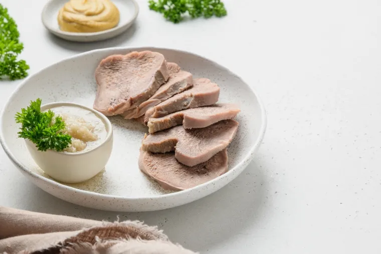 Dvanaesti dan: Doručak: Kava s krekerom. Ručak: Kuhana ili pržena riba s mrkvom. Večera: Kuhana junetina (100 grama) i &scaron;alica kefira.