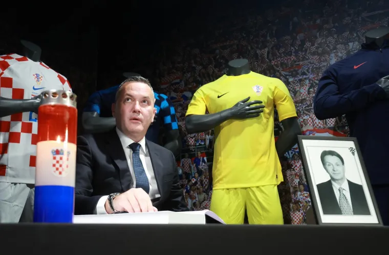 Otvorena knjiga žalosti za Ćiru Blaževića, Dalić se upisao među prvima. Potvrđen i točan termin pokopa