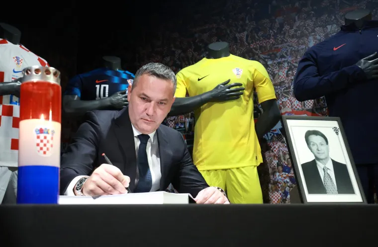 Otvorena knjiga žalosti za Ćiru Blaževića, Dalić se upisao među prvima. Potvrđen i točan termin pokopa