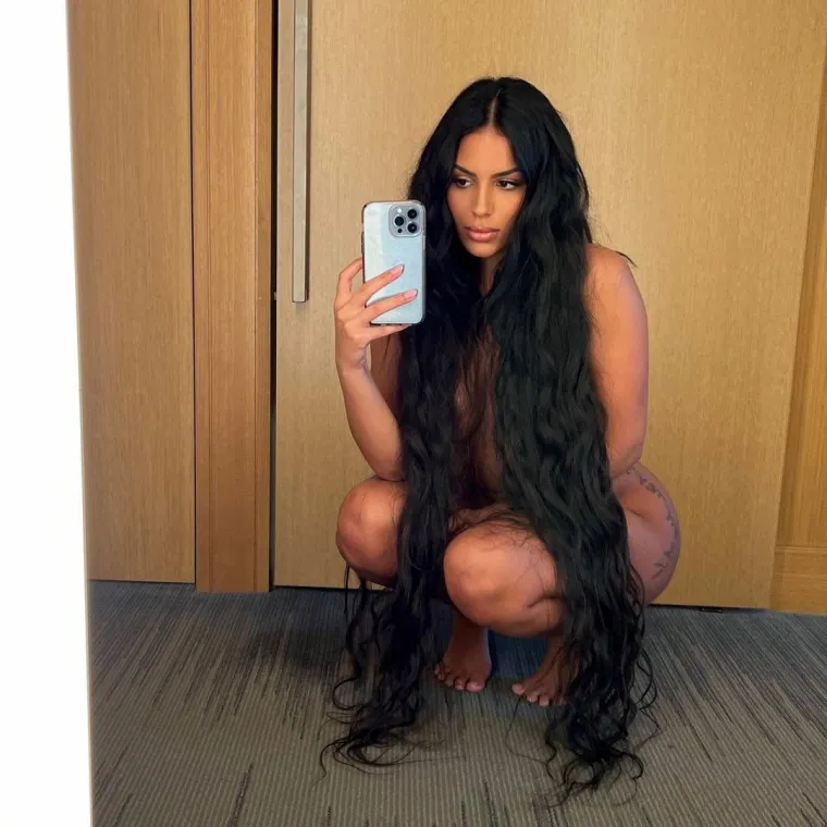 Osmijeh sve govori: Kanyeova bivša je najsretnija kad nema odjeće na sebi, a i ostali se osjećaju blagoslovljeno