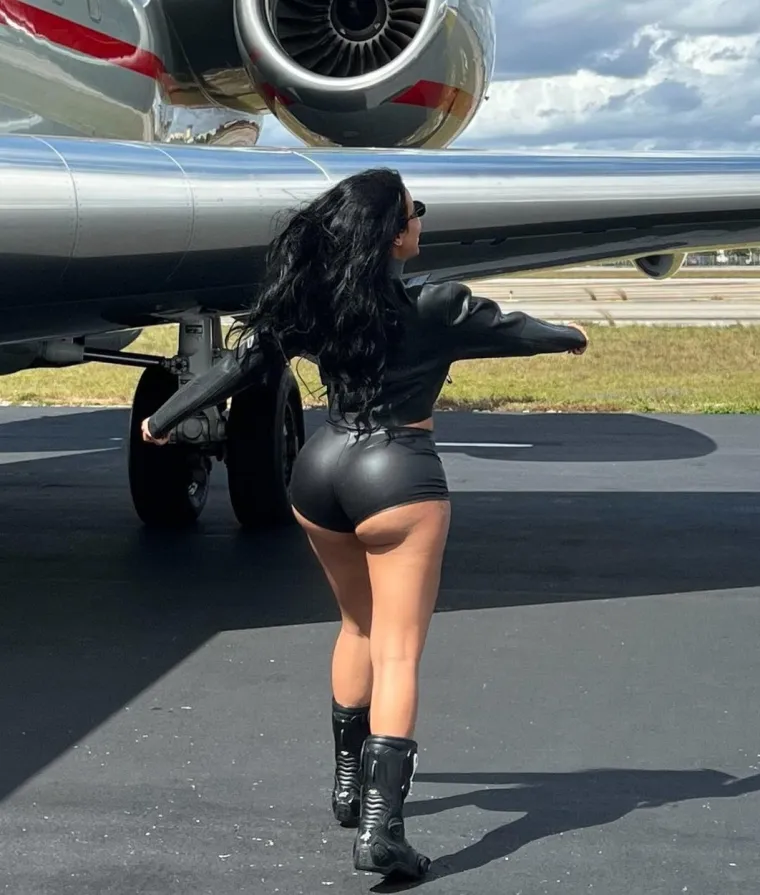 Osmijeh sve govori: Kanyeova bivša je najsretnija kad nema odjeće na sebi, a i ostali se osjećaju blagoslovljeno