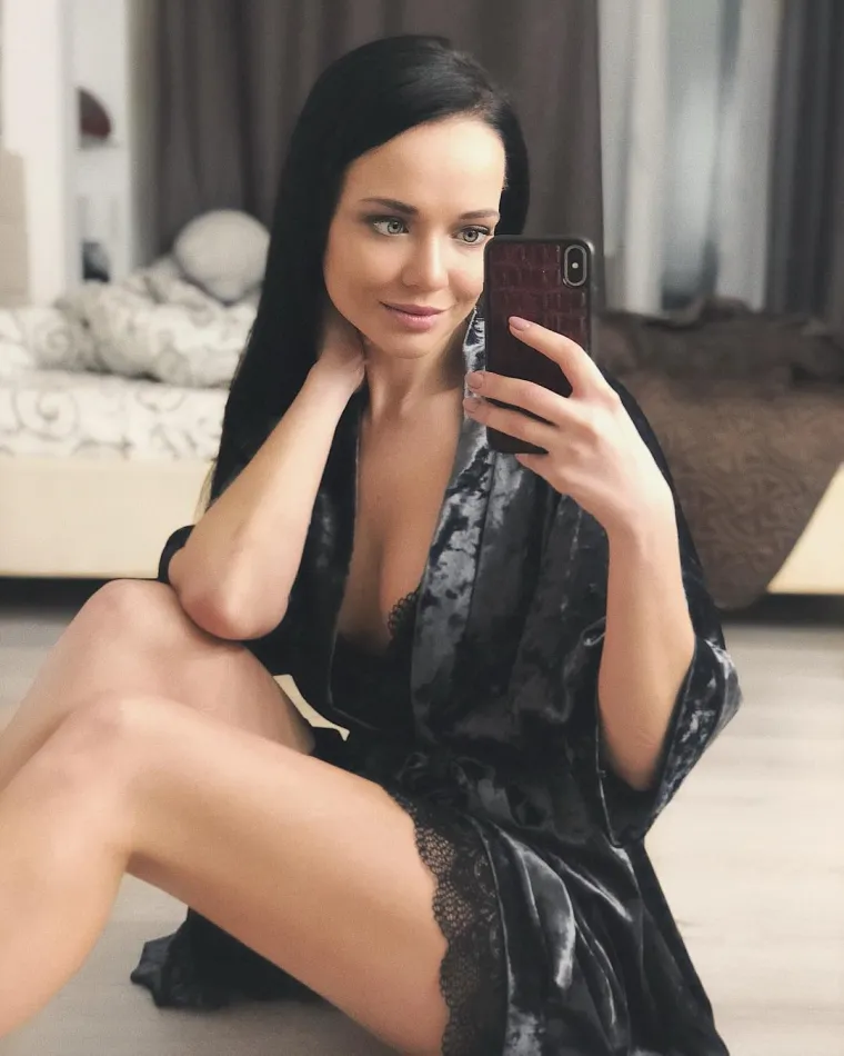 Zečica se nekad skidala na stadionu kako bi spasila voljeni klub: Navika joj je srećom ostala, provocira u toplesu