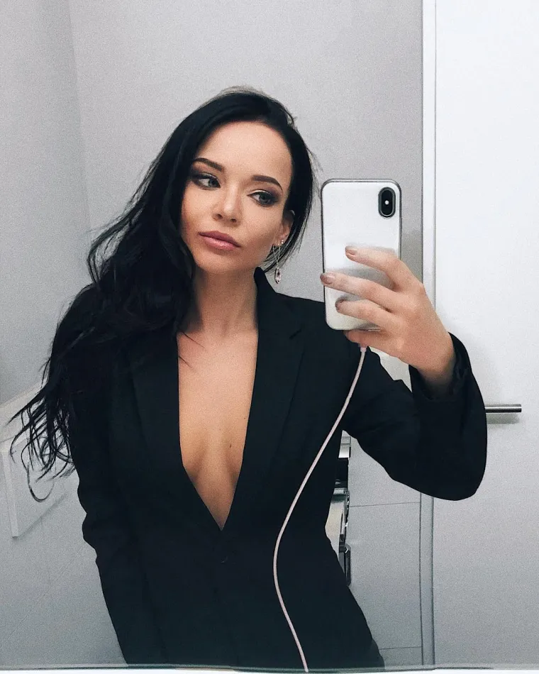 Zečica se nekad skidala na stadionu kako bi spasila voljeni klub: Navika joj je srećom ostala, provocira u toplesu