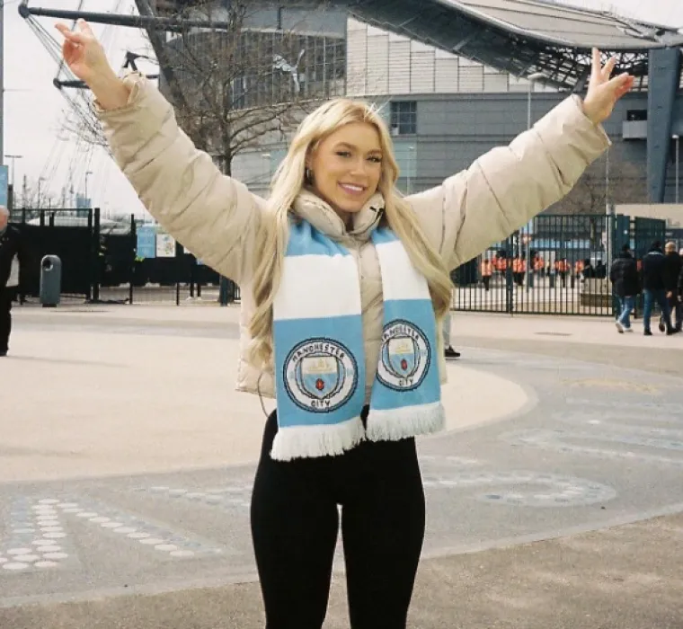 Lijepa, nestašna i opasna, a može popiti... : Udarala je po žesticama kao da sutra ne postoji; Svi su zurili u nju