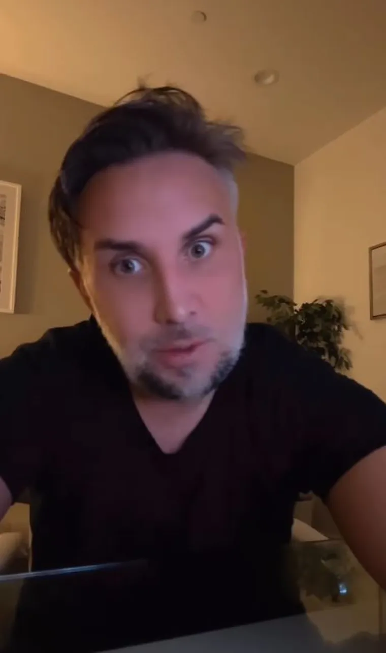 "Rekla je da je boli trbuh i da je morala otići liječniku, očito joj je tijekom scene puklo slijepo crijevo, &scaron;to ju je moglo ubiti", dodao je.